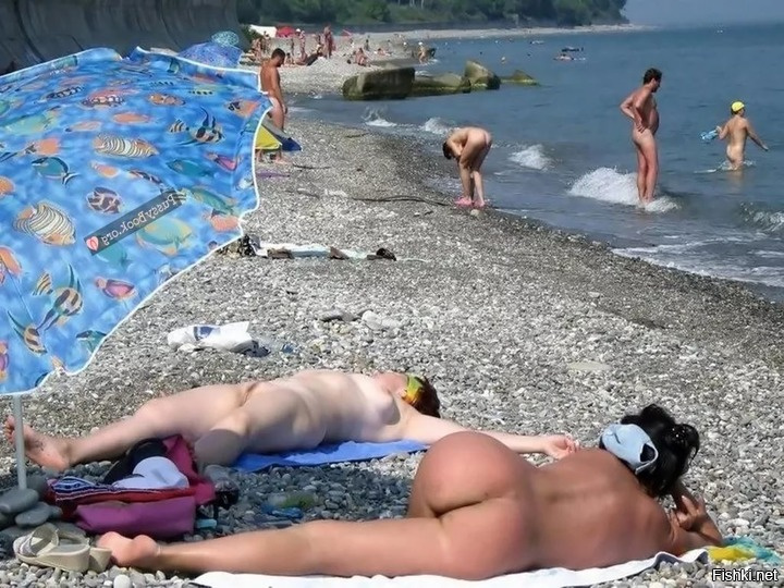 Дамы Нудистки На Пляже