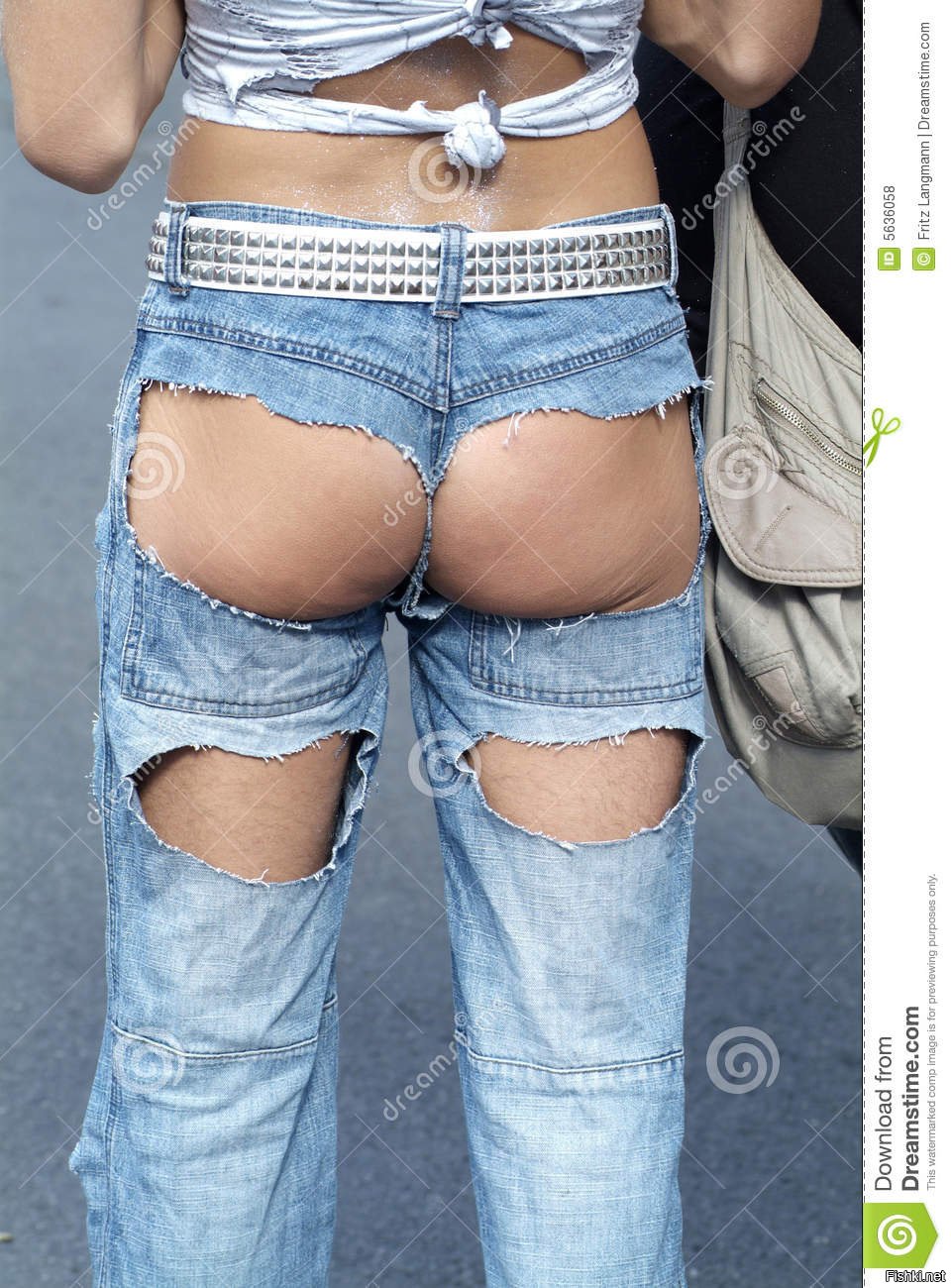 Анальщицы в джинсовых мини шортиках пользуют жопы друг дружки