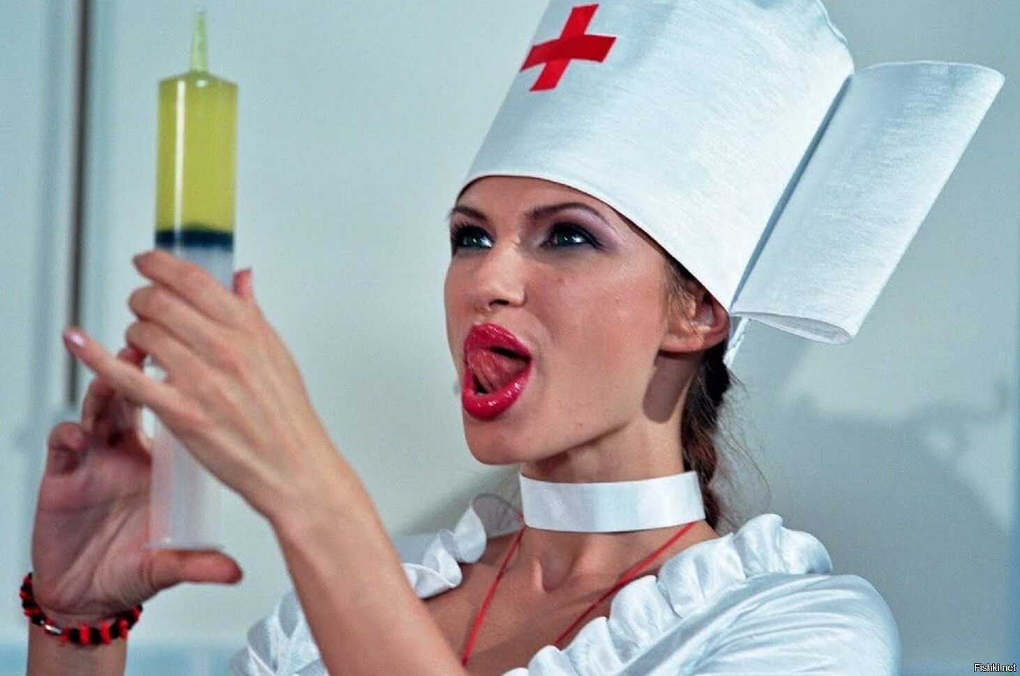 Медсестра лечит сексом не ходячего больного