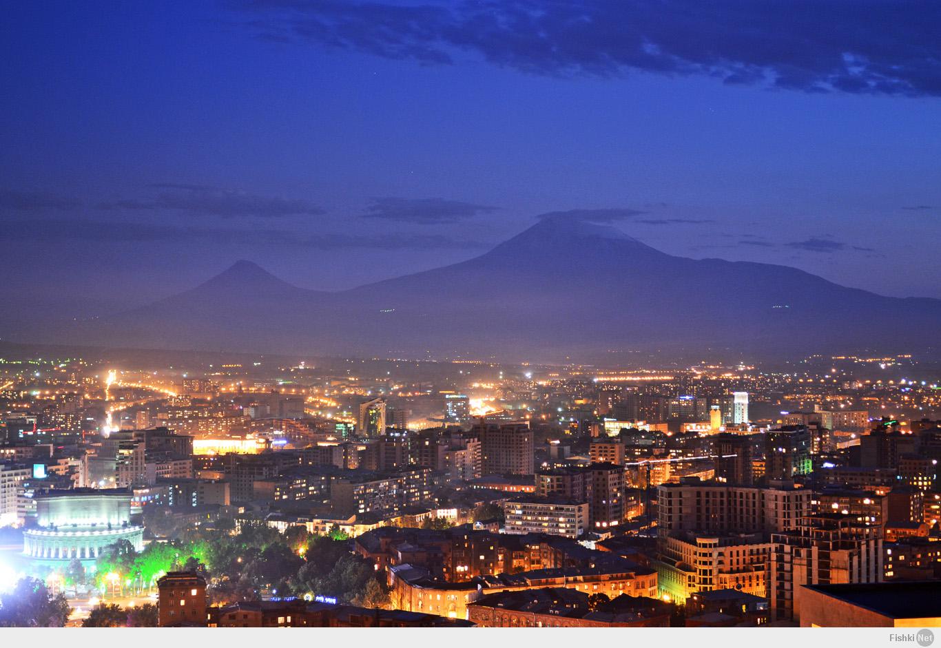 Ереван 0. Столица Армении Ереван. Еревани столица Армения. Ночной Ереван с Араратом. Армения столица Ереван панорама.