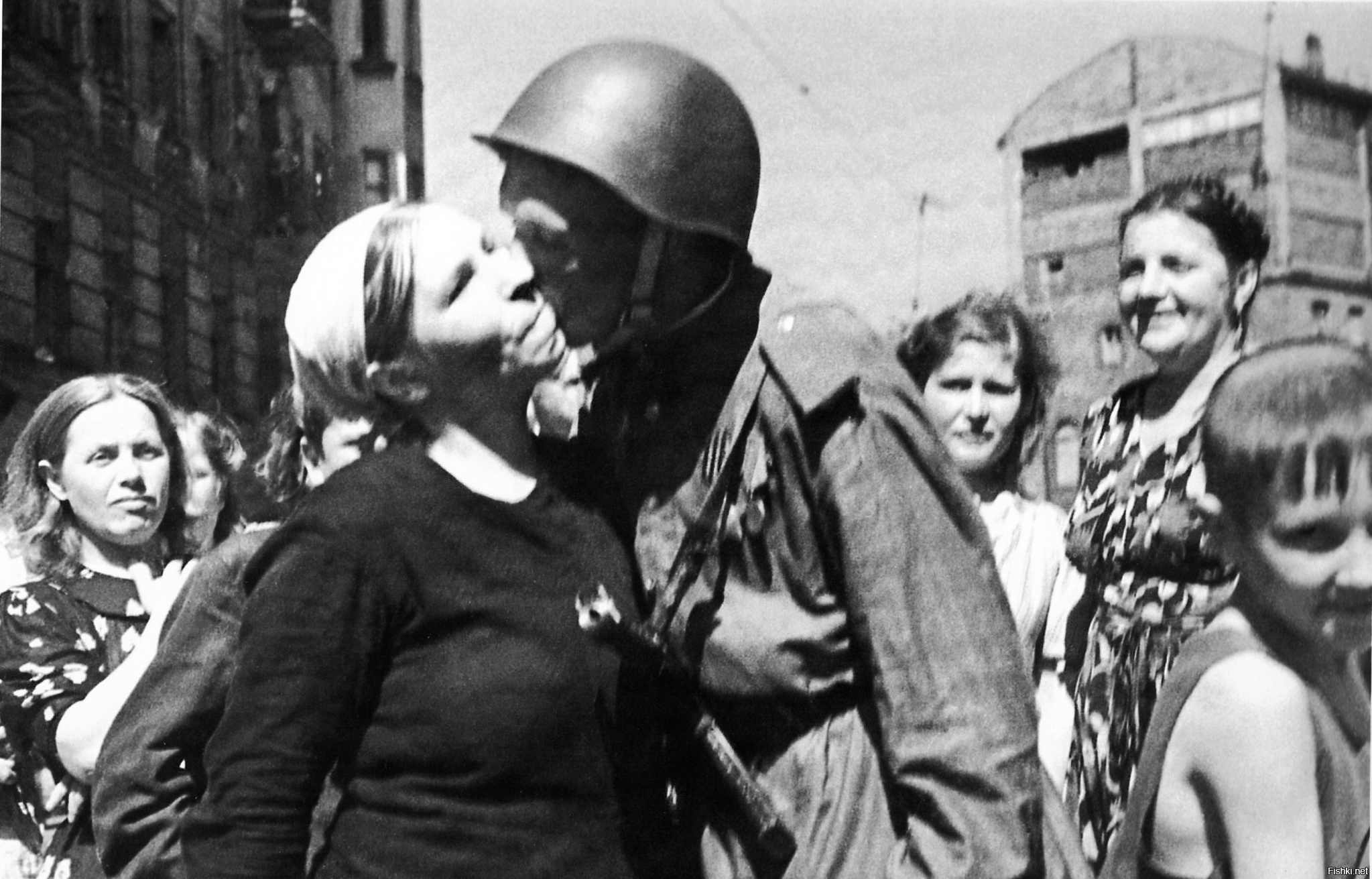 Фото встречи солдат после войны