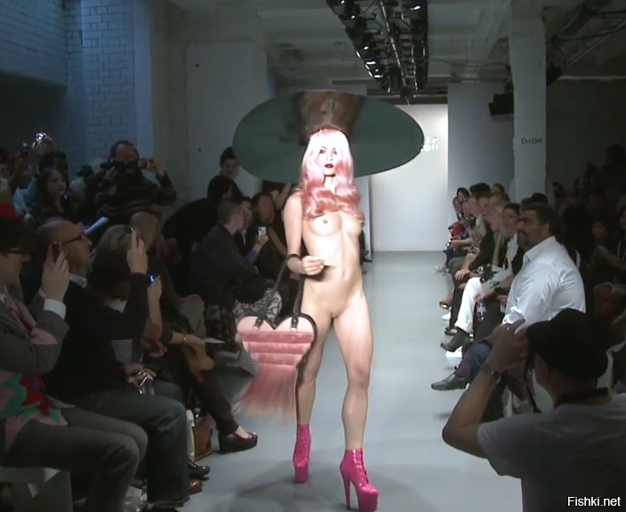 Последнее табу в мире моды нарушено: модели вышли на подиум голыми. 