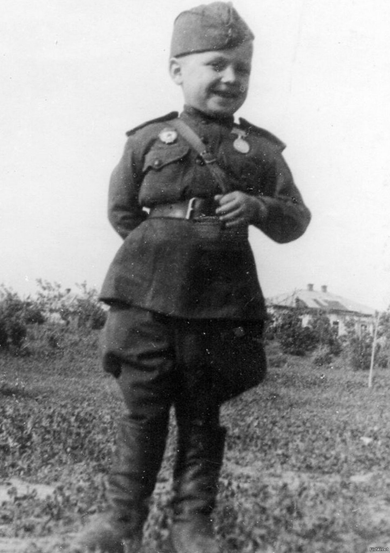 Сын полка 23. Сын полка Сережа Алешков. Сережа Алешков самый молодой солдат.