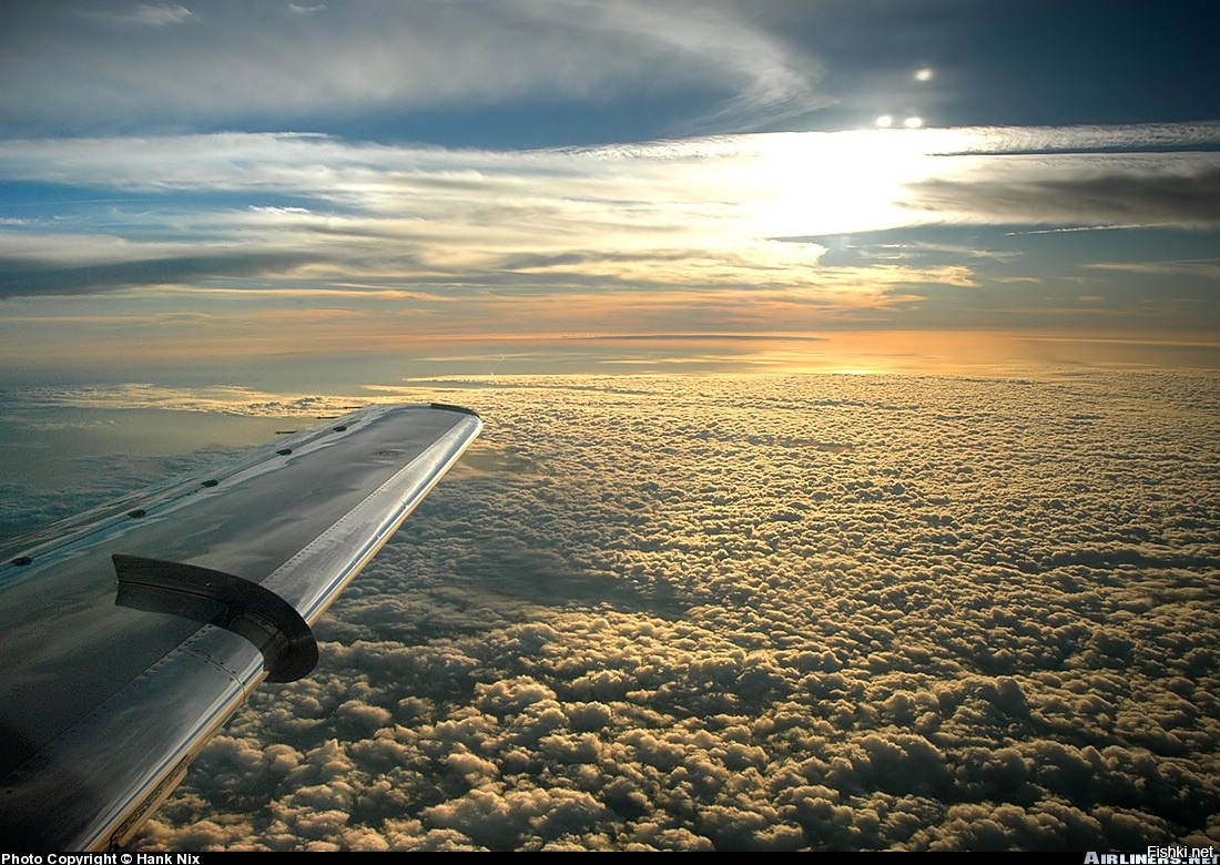Фото крыла самолета из самолета