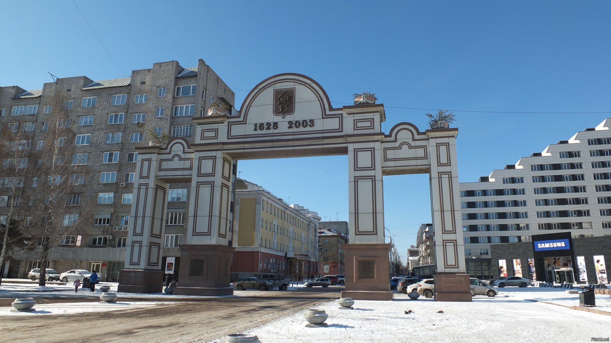 Памятники Красноярска зимой