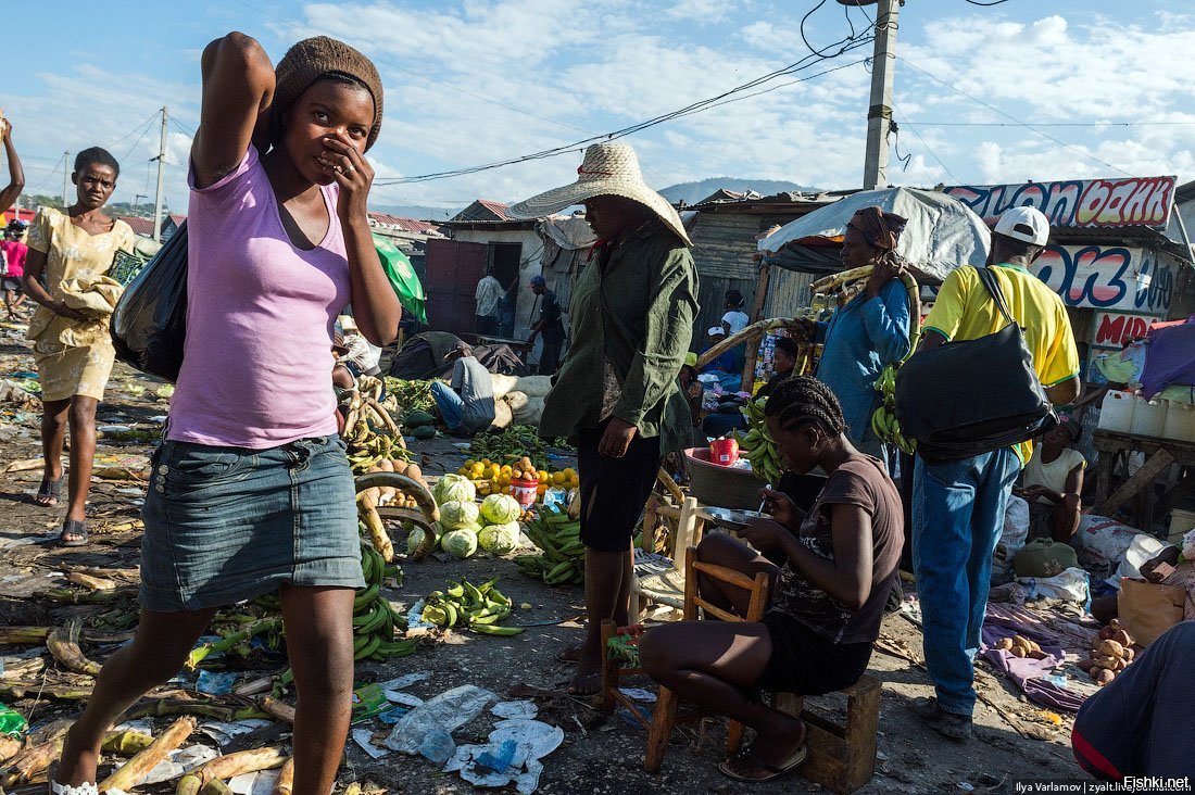 4 беднейшие страны. Порт-о-Пренс Гаити. Порт-о-Пренс рынок.
