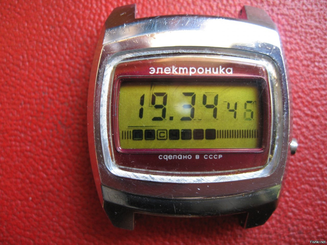 Наручные электронные часы электроника 5