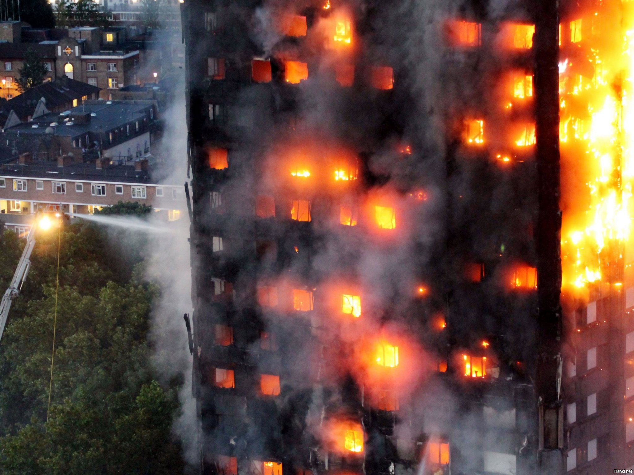 Пожар в здании Grenfell Tower в Лондоне