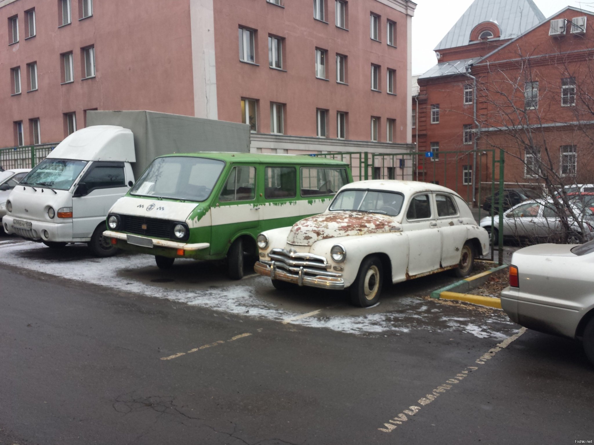 Старое маршрутное такси. Советские маршрутки. Микроавтобус 90-е. Маршрутное такси СССР. Заброшенный микроавтобус.