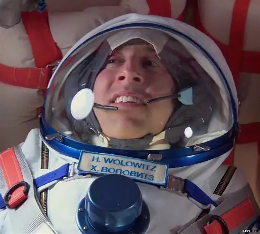 Второй человек орбитальный полет. Говард Воловиц астронавт. Говард Воловиц в космосе. Говард Воловиц хлопушка. Говард на МКС.