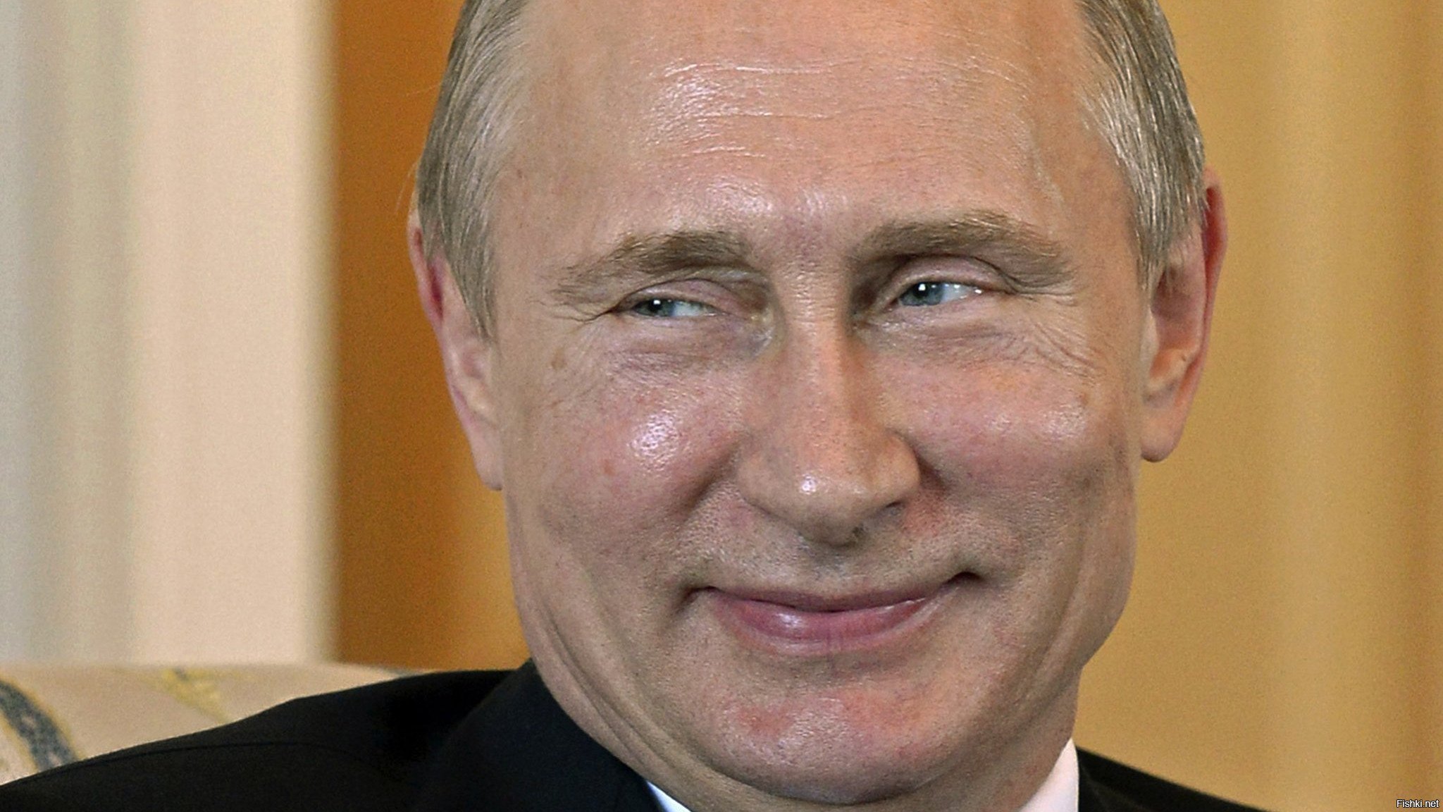 Путин Владимир Владимирович улыбается