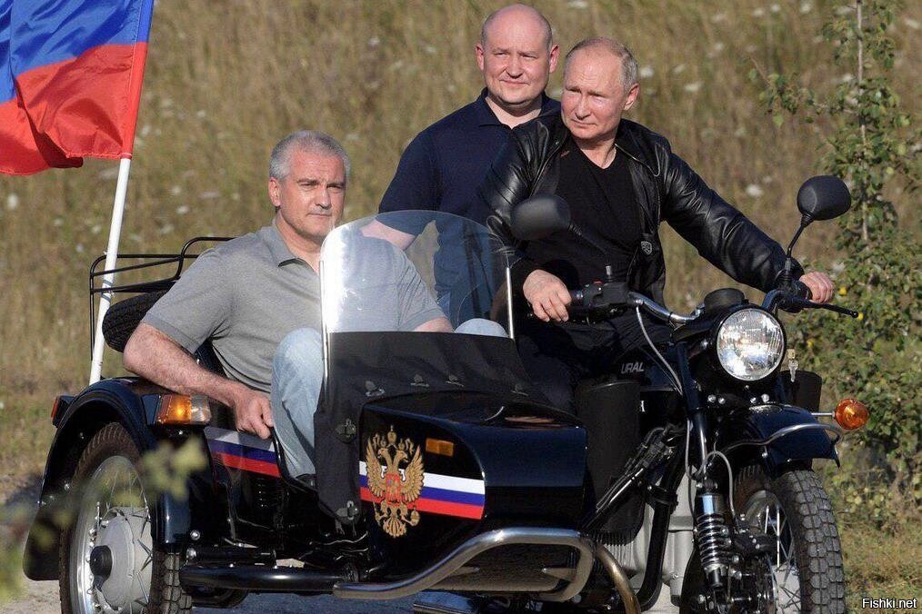 Путин на мотоцикле фото