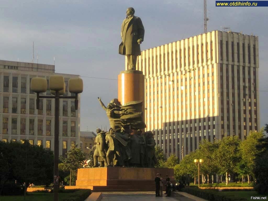 Москва памятник ленину