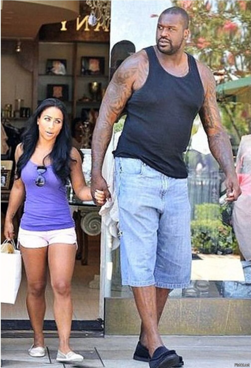 Высокий парень и низкая девушка
