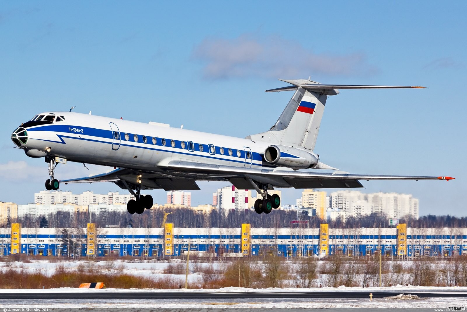 Скорость самолета ту 134. Самолет ту 134. Ту-134 реактивный самолёт. Ту-134 пассажирский. Самолет Туполева ту 134.