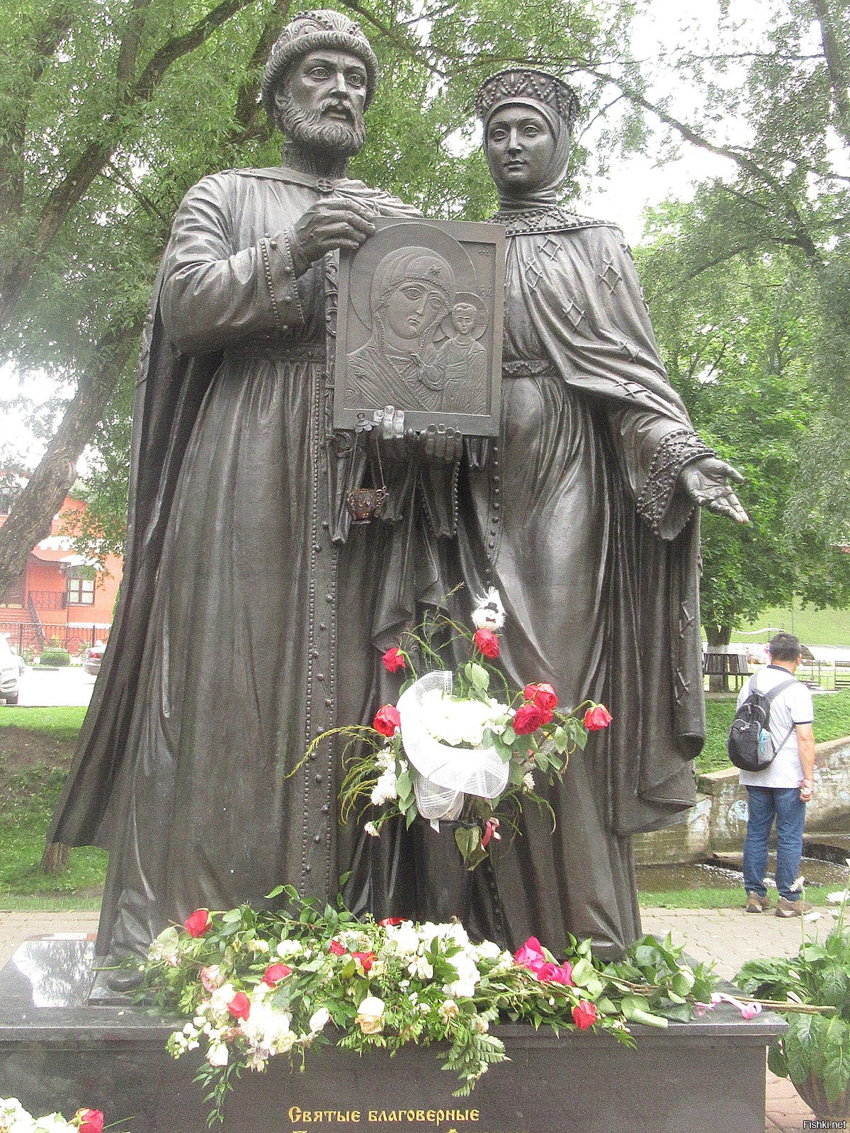 Памятник петру и февронии в рязани фото