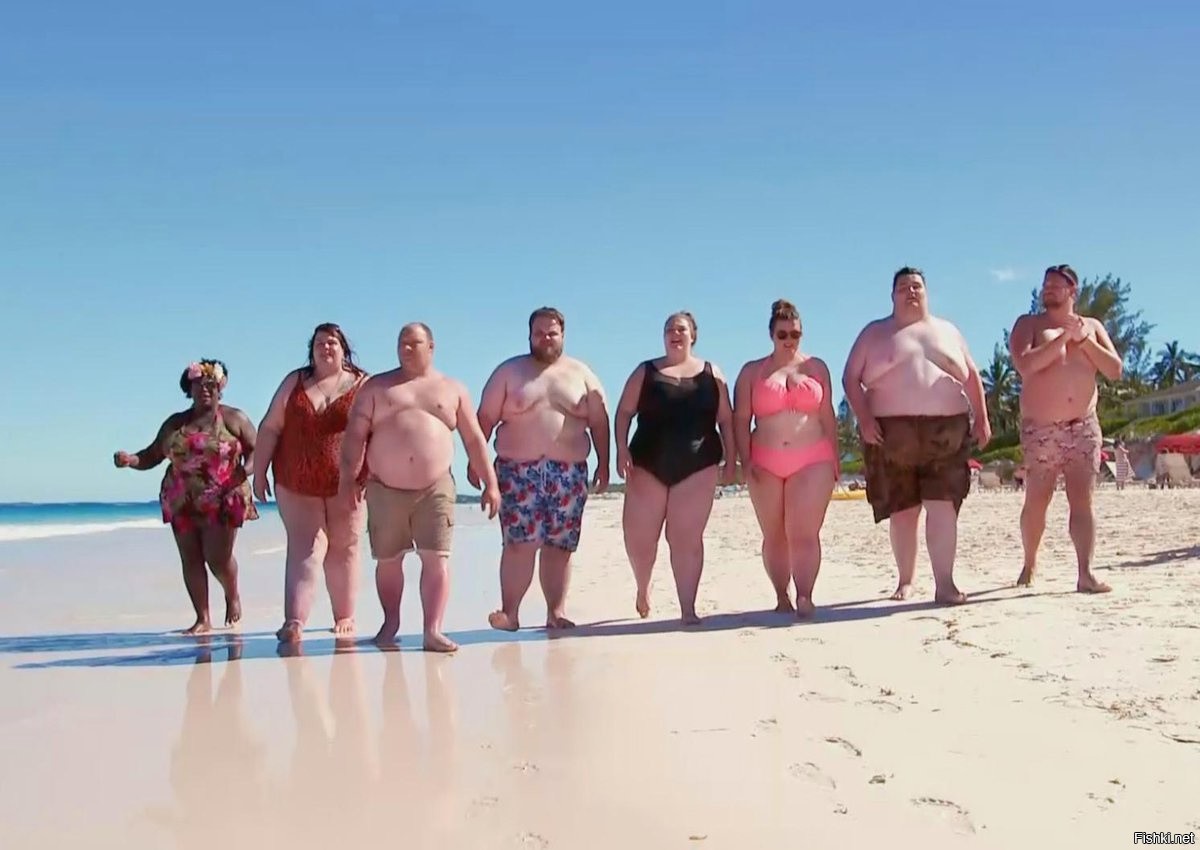 Толстые на пляже
