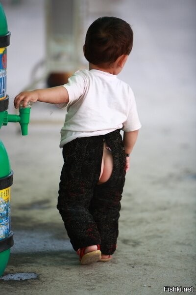 Китайские детские штаны с дыркой
