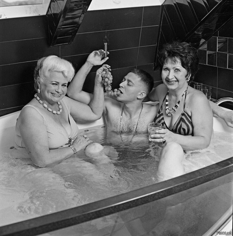 Оксимирон с бабулями в ванне