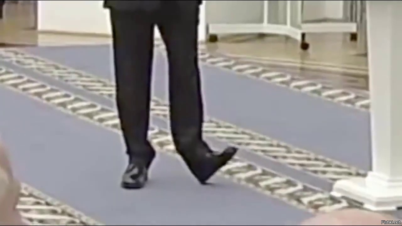 Путин в ботинках