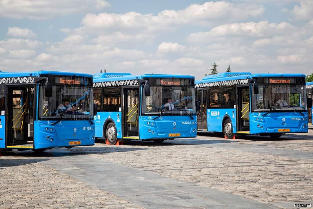 Автобусный парк. ЛИАЗ Автобусный парк. Москва Ликинский Автобусный завод. Новые автобусы ЛИАЗ В Москве. ЛИАЗ 5992.30.